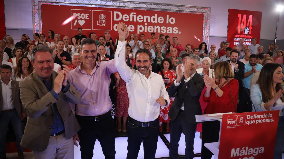 Pedro Sánchez, en un acto de campaña con Dani Pérez