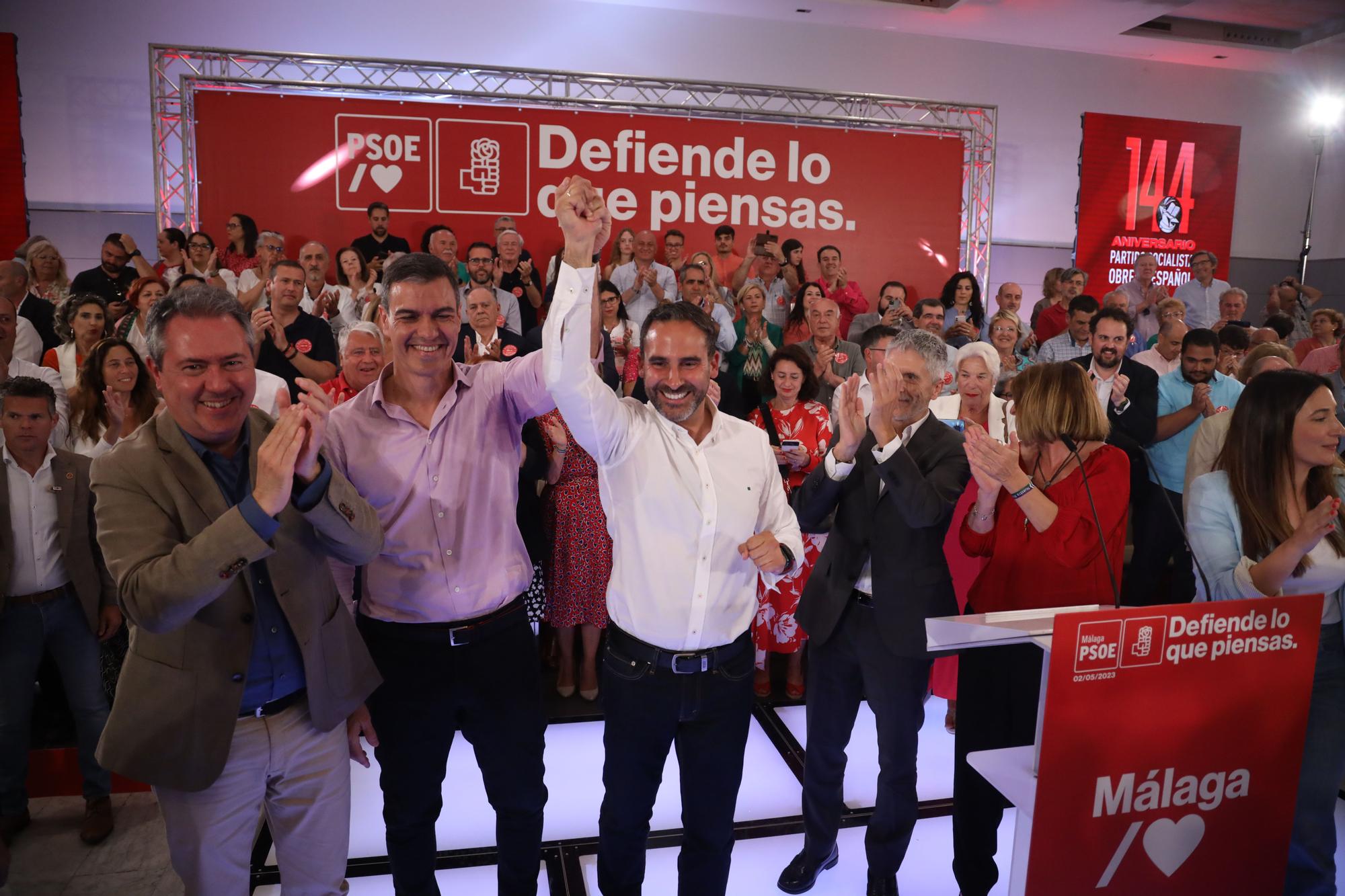 Pedro Sánchez celebra con Dani Pérez el 'cumpleaños' del PSOE en Málaga