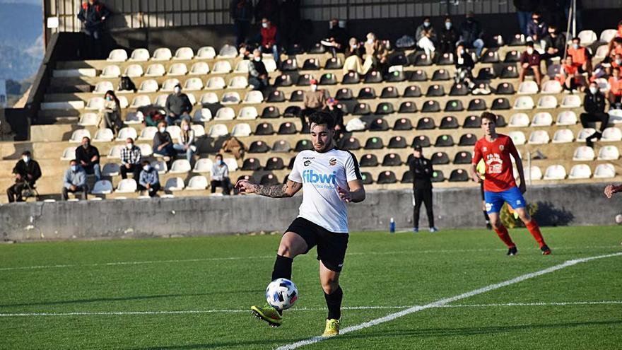 El Constancia goleó al Collerense en el regreso de su afición (4-0). | DAVID CANTERO