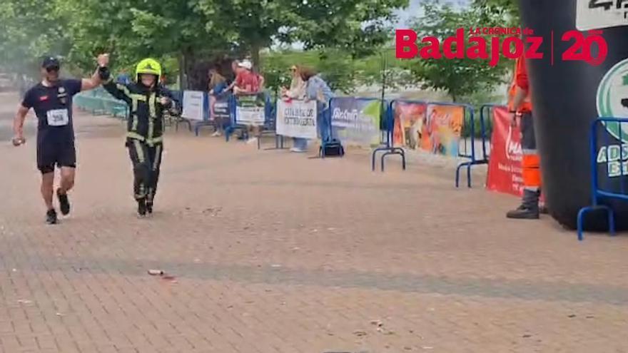 Vídeo | Carrera solidaria de los bomberos de Badajoz