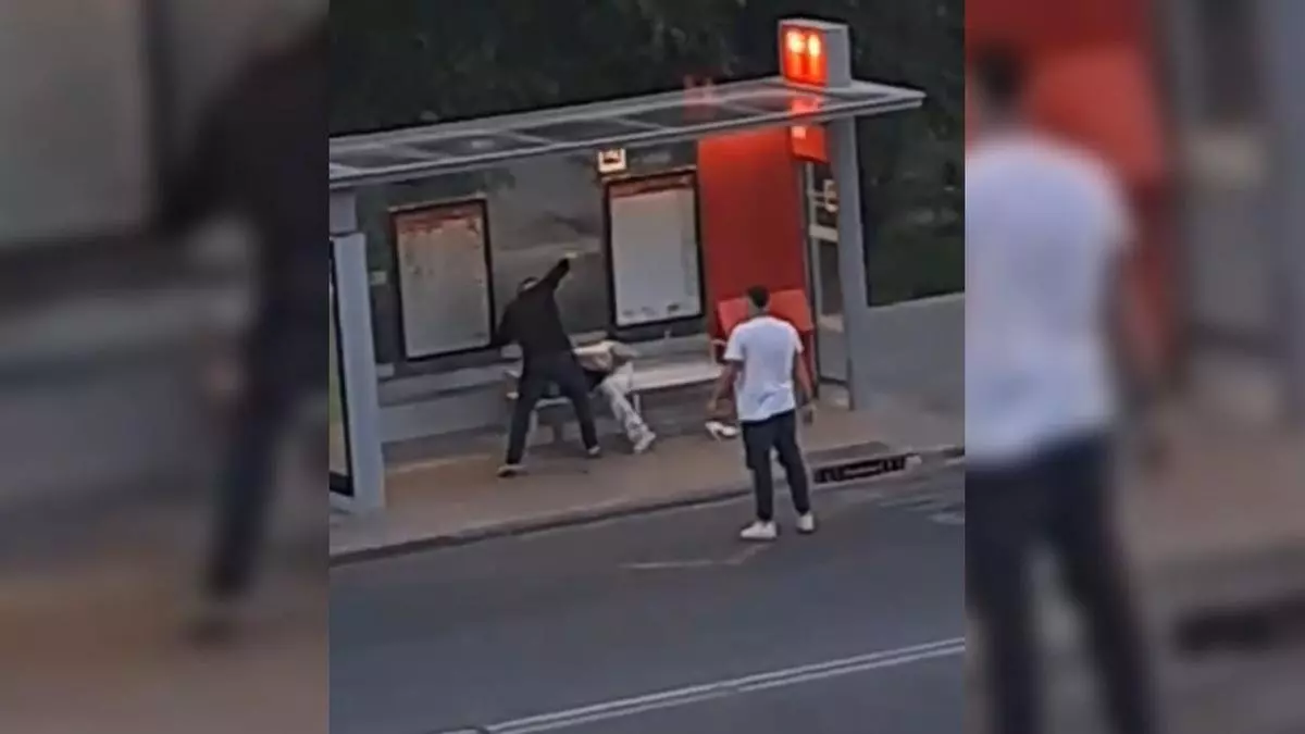 Brutal linchamiento a un joven en la Cruz Cubierta de València