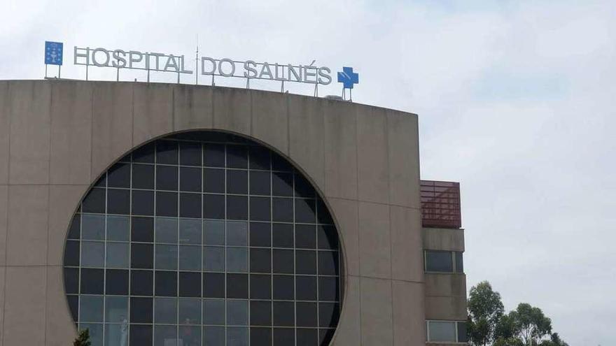 El Hospital Comarcal do Salnés se quedará con la mitad de los médicos de medicina interna. // Noé Parga