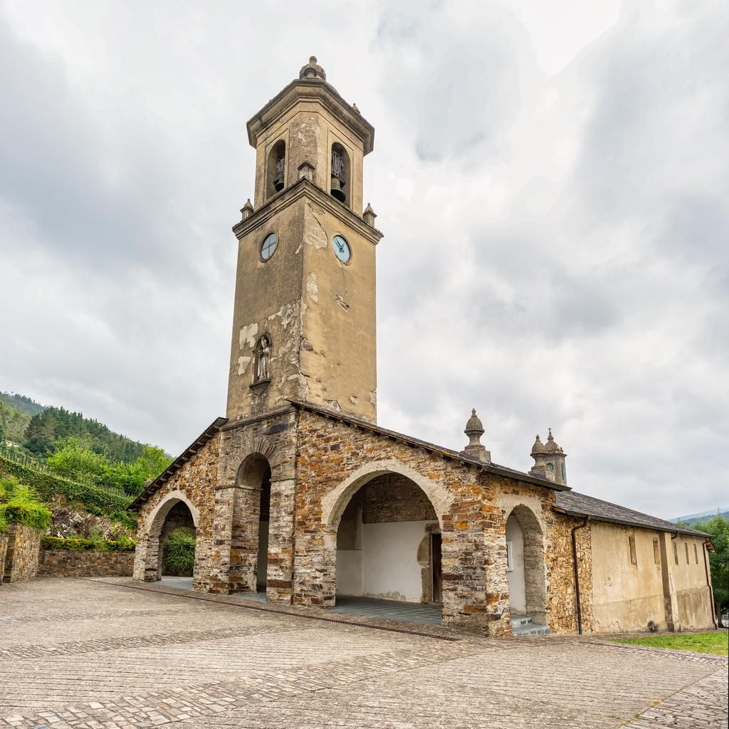 El campanario de la iglesia de San Martín es visible desde cualquier punto del pueblo