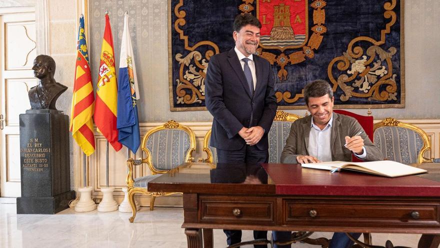 Mazón visita el Ayuntamiento de Alicante como presidente de la Generalitat