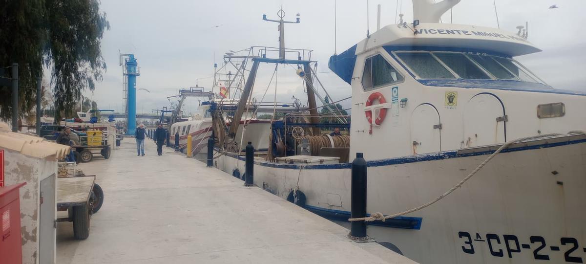 Barcos de pesca amarrados en el puerto de Cullera, en una imagen de este martes.
