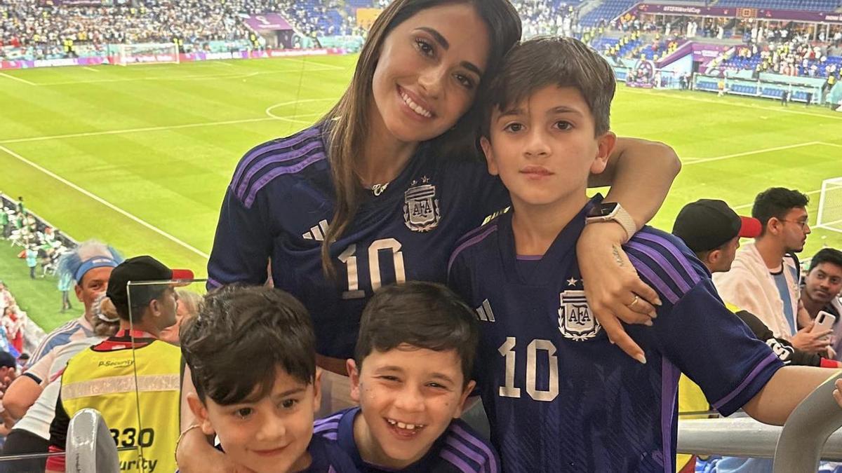 Antonela Roccuzzo y sus hijos celebran la última victoria de Argentina en el Mundial de Qatar 2022