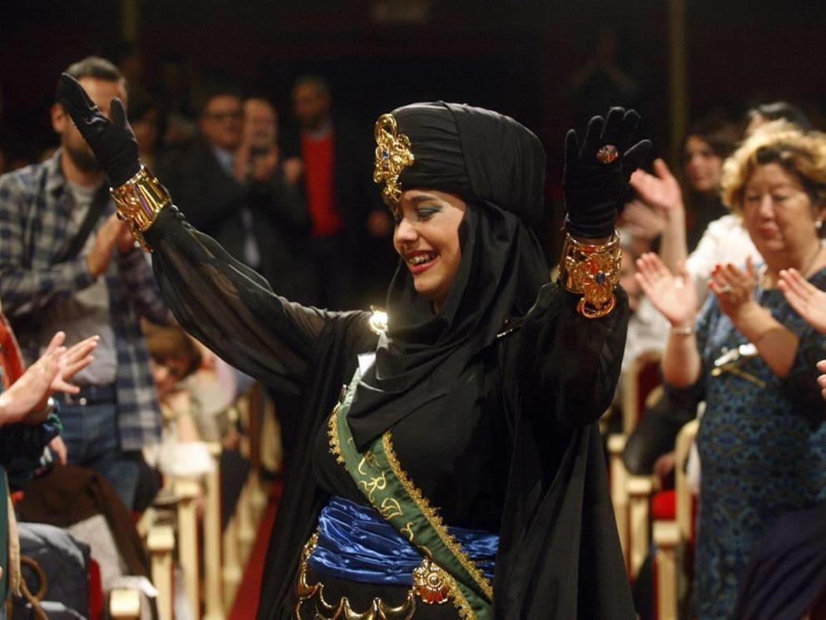 Silvia Martínez y Ana Puerta, nuevas Abanderadas de Moros y Cristianos