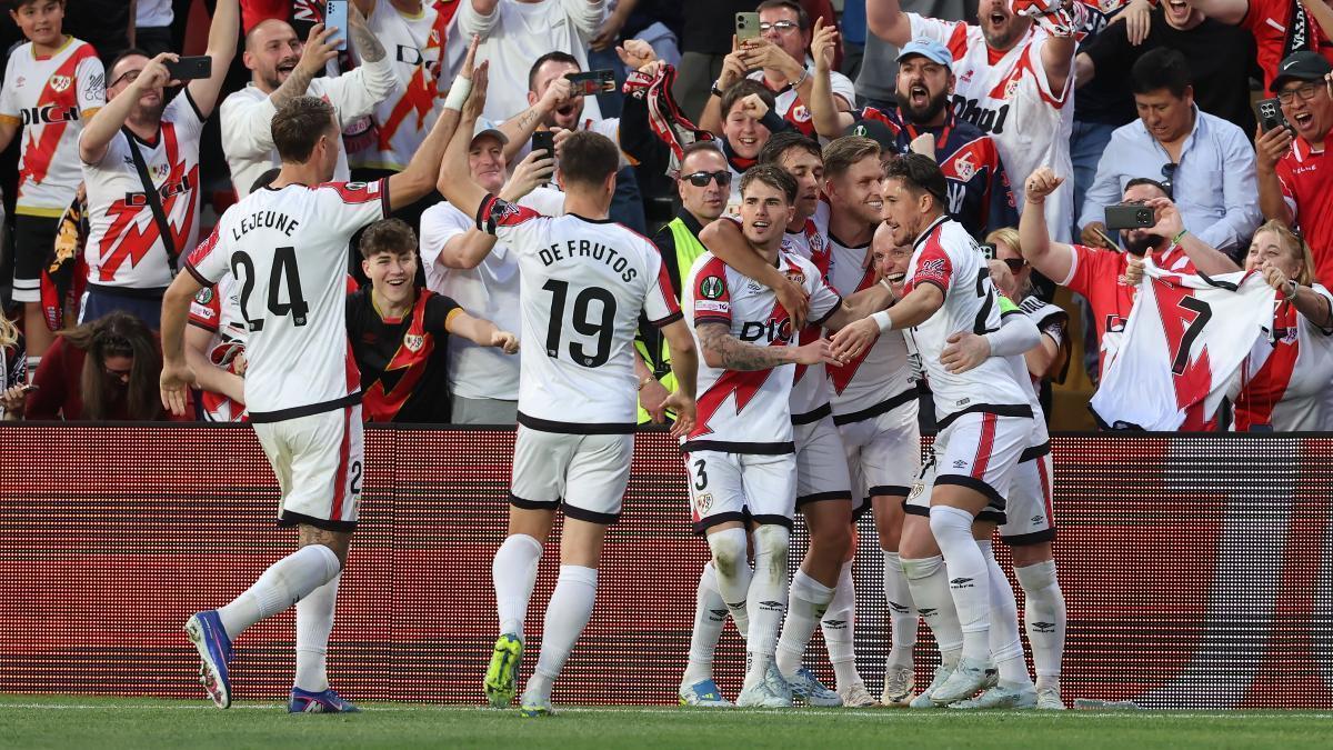 Rayo Vallecano, en la goleada de la ida de los cuartos de final de la Conference League contra el AEK Atenas
