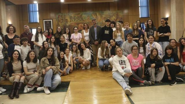 Estudiantes franceses son recibidos en el Concello de Vilagarcía | NOÉ PARGA