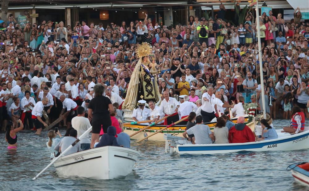 La Virgen del Carmen de Pedregalejo y la de El Palo se encuentran en las aguas del Mediterráneo.