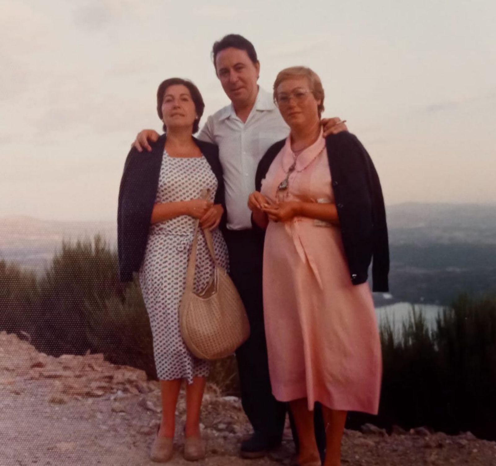 Clara con Claudio y Luisa Rojo, esposa de Antonio Pedrero en Sanabria en 1979.