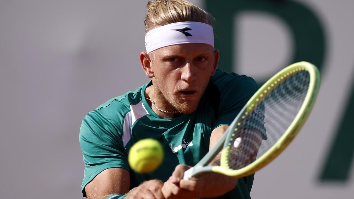 Alejandro Davidovich, durante su duelo frente a Luca Van Assche .