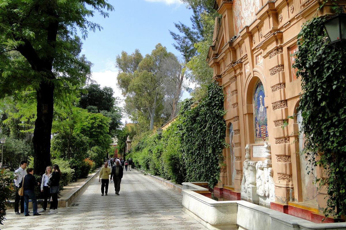 Jardines de Catalina de Ribera, el parque de Sevilla con palmeras, naranjos y senderos que rinde homenaje a una de las sevillanas más ilustres