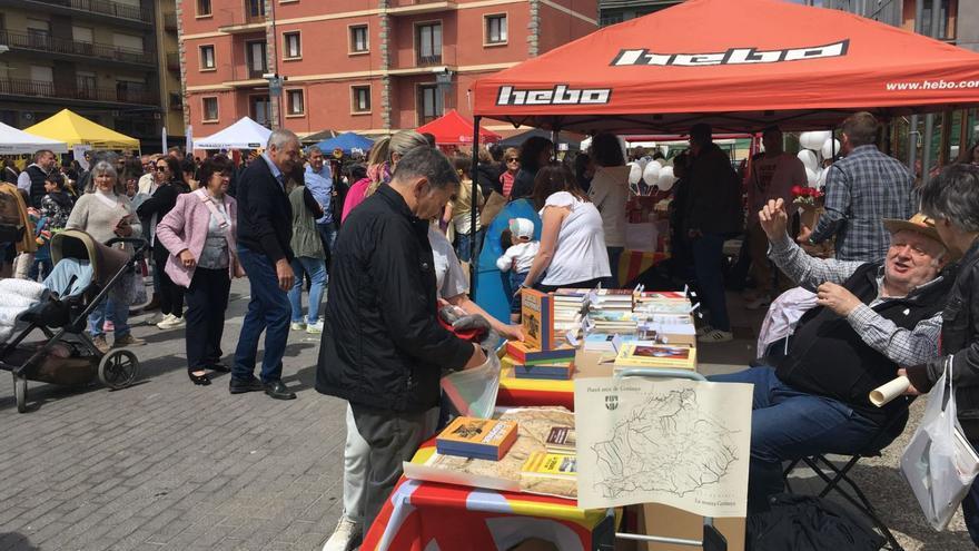 L’espai de parades d’entitats, associacions i partits polítics a la plaça del Call | MIQUEL SPA