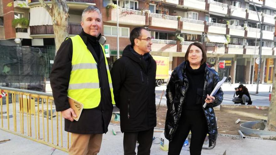 Gili, al mig, amb Xavier Fortuño i Àngels Mas, tècnic i cap de la secció de Planificació de Via Pública