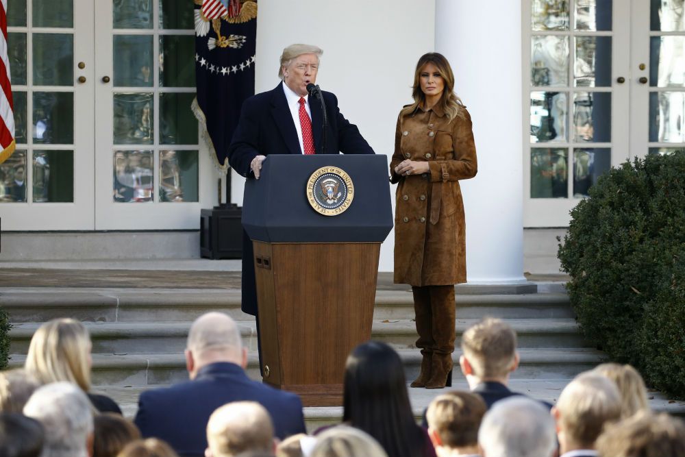 Donald y Melania Trump en el acto de indulto del pavo en la Casa Blanca