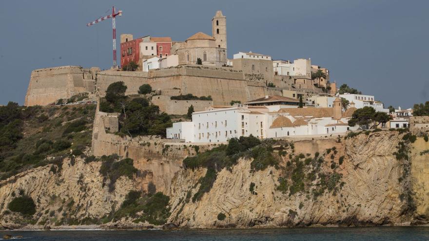 Dalt Vila desde el mar. / VICENT MARÍ