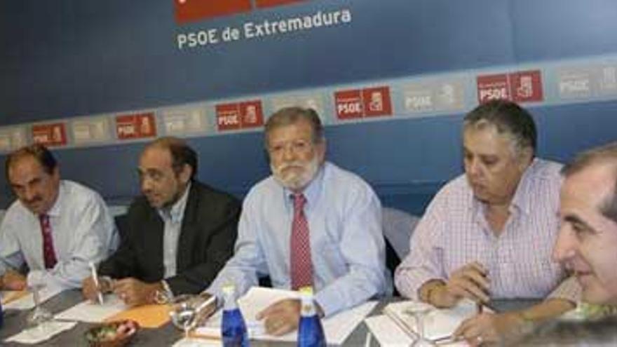 El PSOE no adelanta el congreso regional e Ibarra sigue como secretario general de los socialistas extremeños