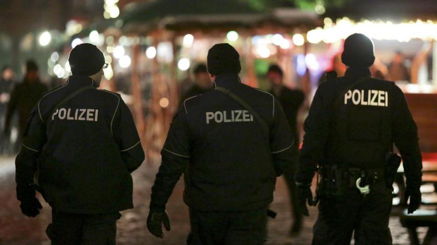 El terrorista del mercadillo navideño de Berlín sigue libre y está armado