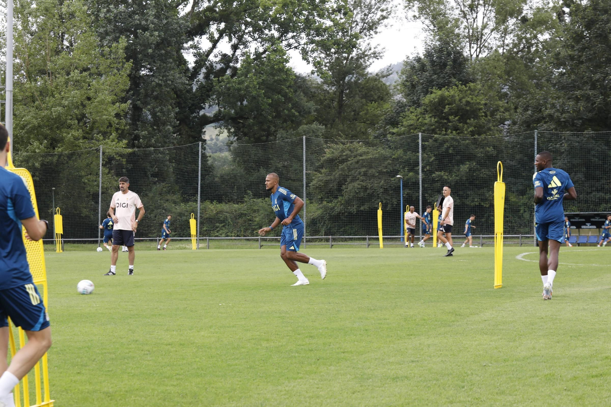 En imágenes: así fue la primera sesión de entrenamientos de Primera en El Requexón con Rodón, Reina y Domingues