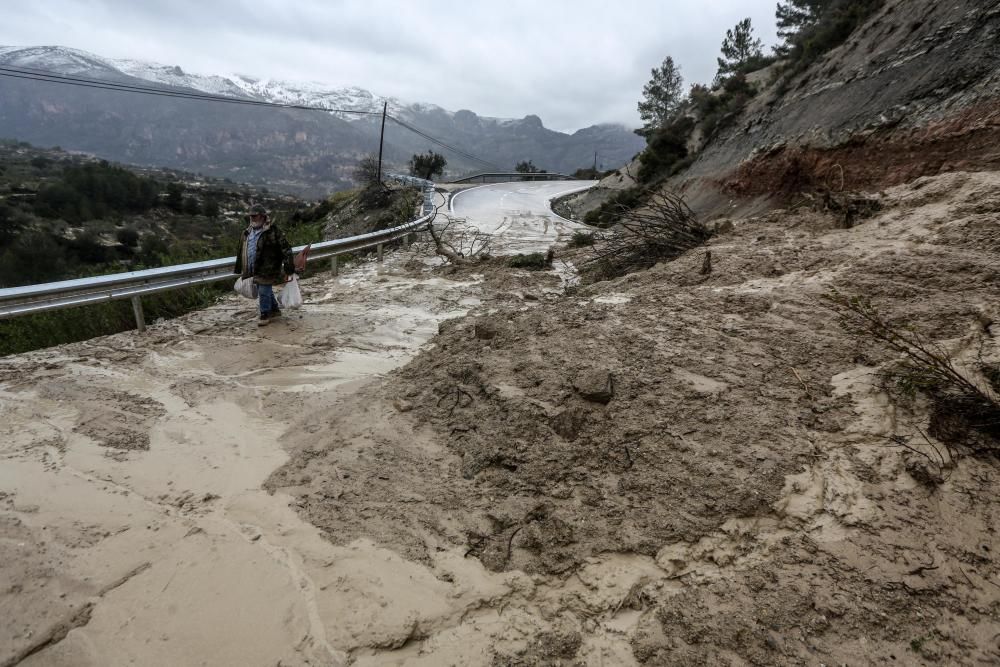 Carretera CV-70 entre Benimantell y Benifato, cortada por desprendimientos