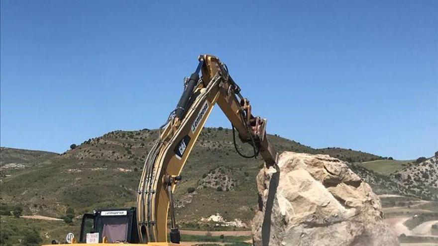 Retirado el desprendimiento de la carretera de Alpeñés