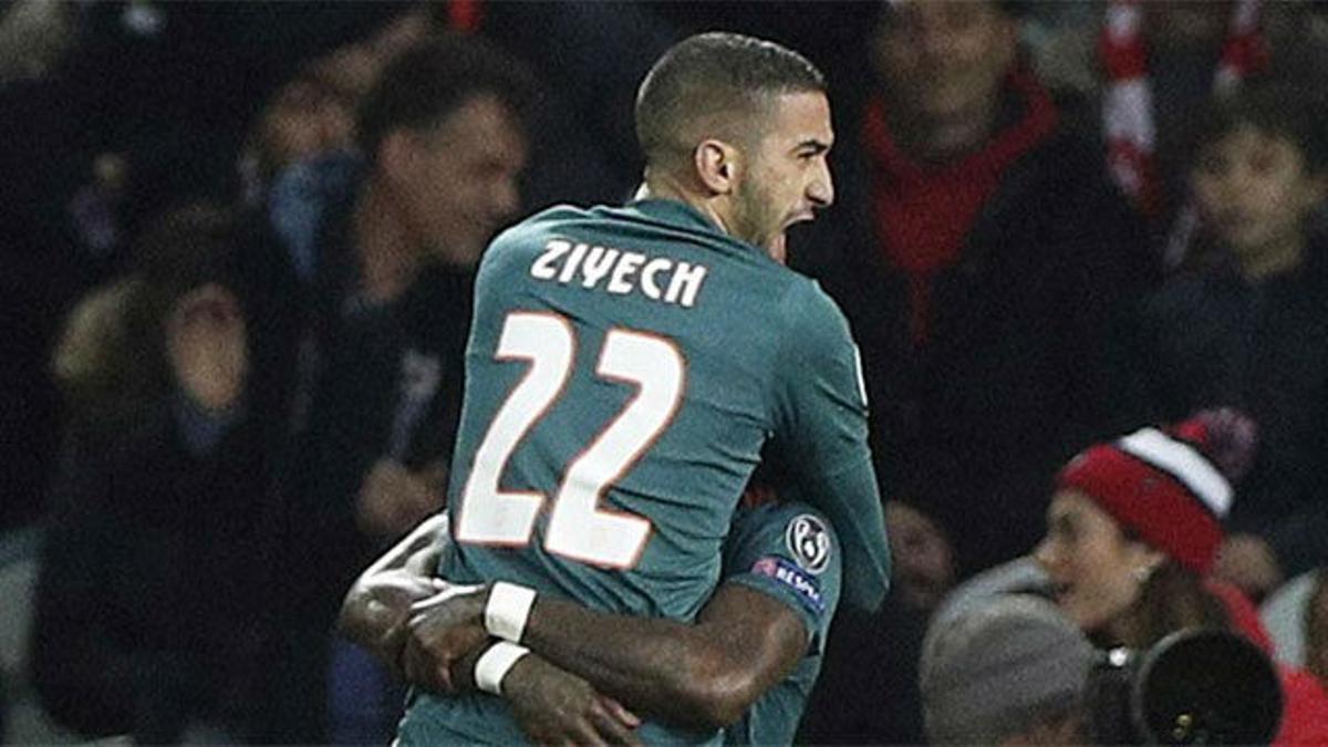 Ziyech metió pie y medio del Ajax en octavos con un gol relámpago