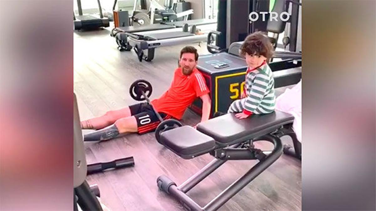 Así entrena Messi en casa con una compañía y ayuda muy especial