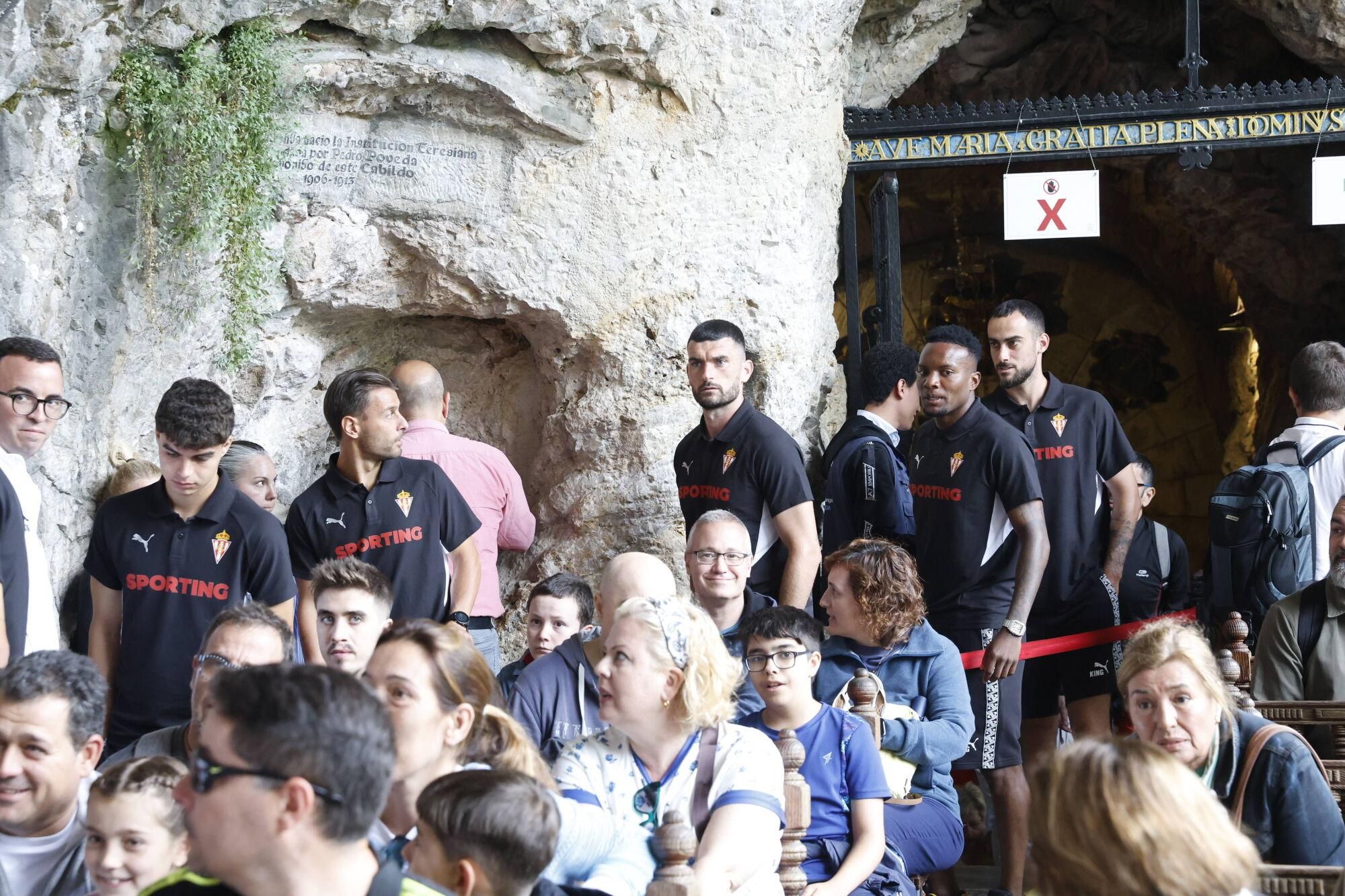 EN IMÁGENES: Visita del Sporting a La Santina en Covadonga