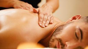 Así es el masajeador que simula unas manos reales y cuesta menos de 36 euros