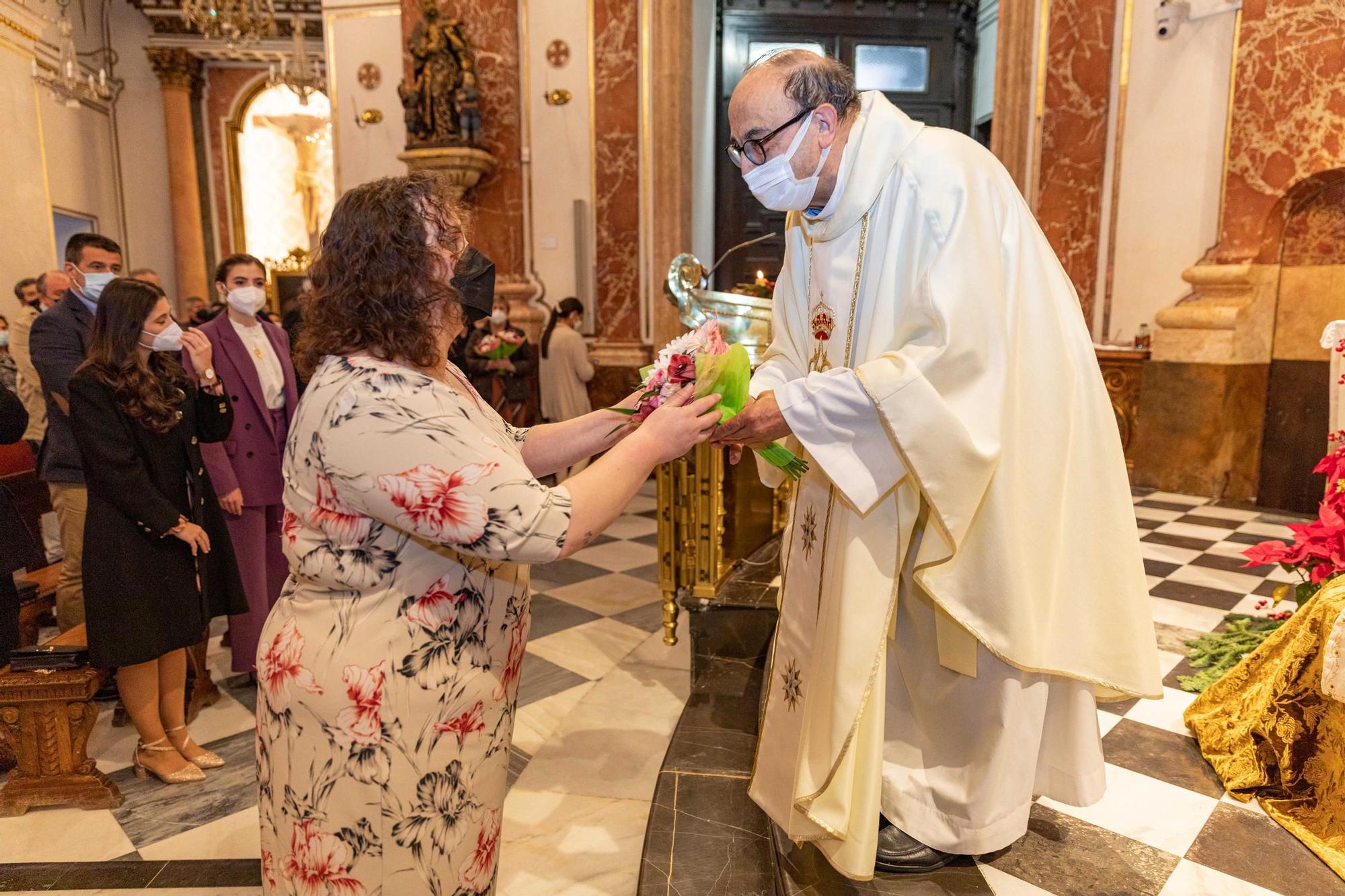 Ofrenda de las Fallas de Primera A a la Virgen de los Desamparados