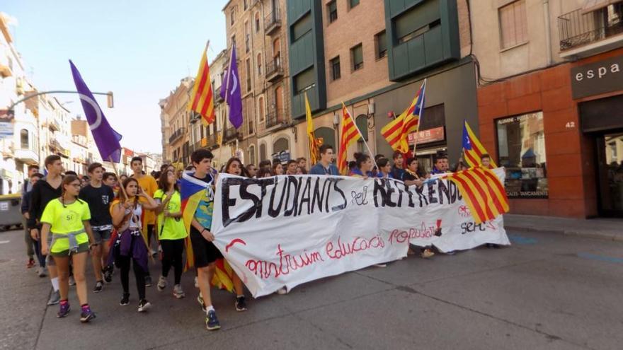 Manifestació d&#039;estudiants a Manresa, a favor del referèndum, el passat 27 de setembre