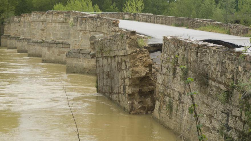 El puente de piedra de Castrogonzalo.