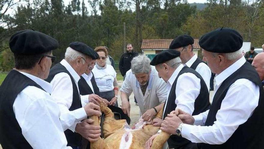 La matanza tradicional del cerdo. // Faro