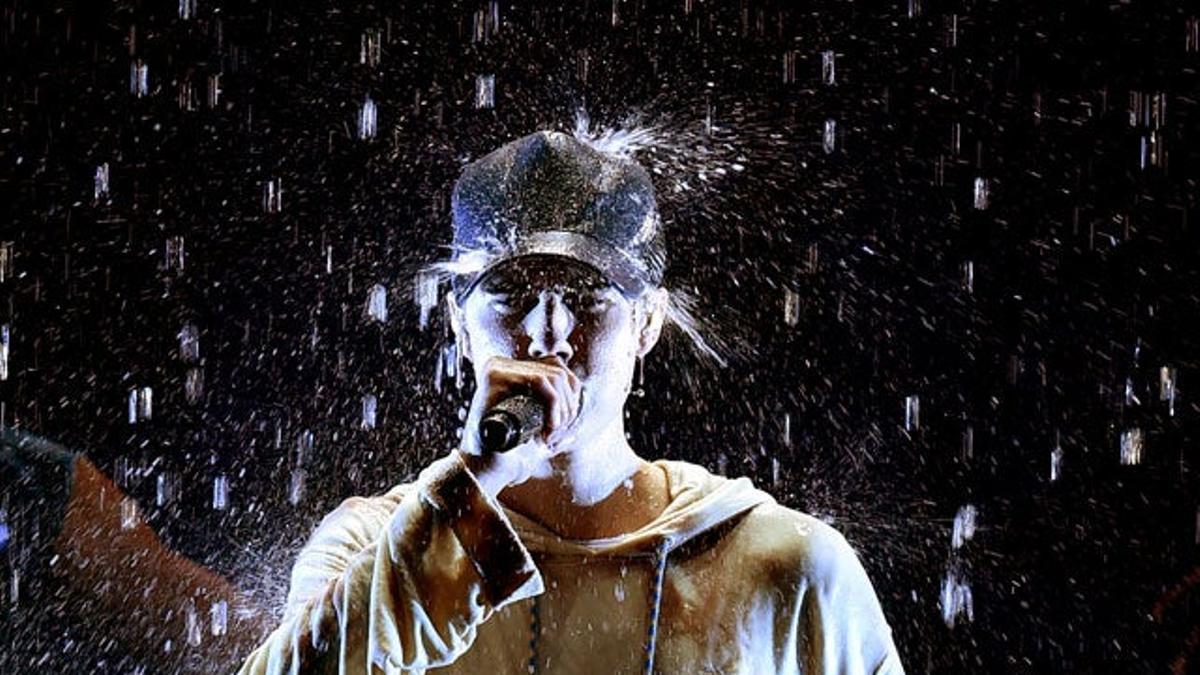 Justin Bieber, pasado por agua sobre el escenario de los AMAs 2015