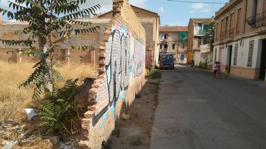 Peligro por un muro en la Cruz Cubierta