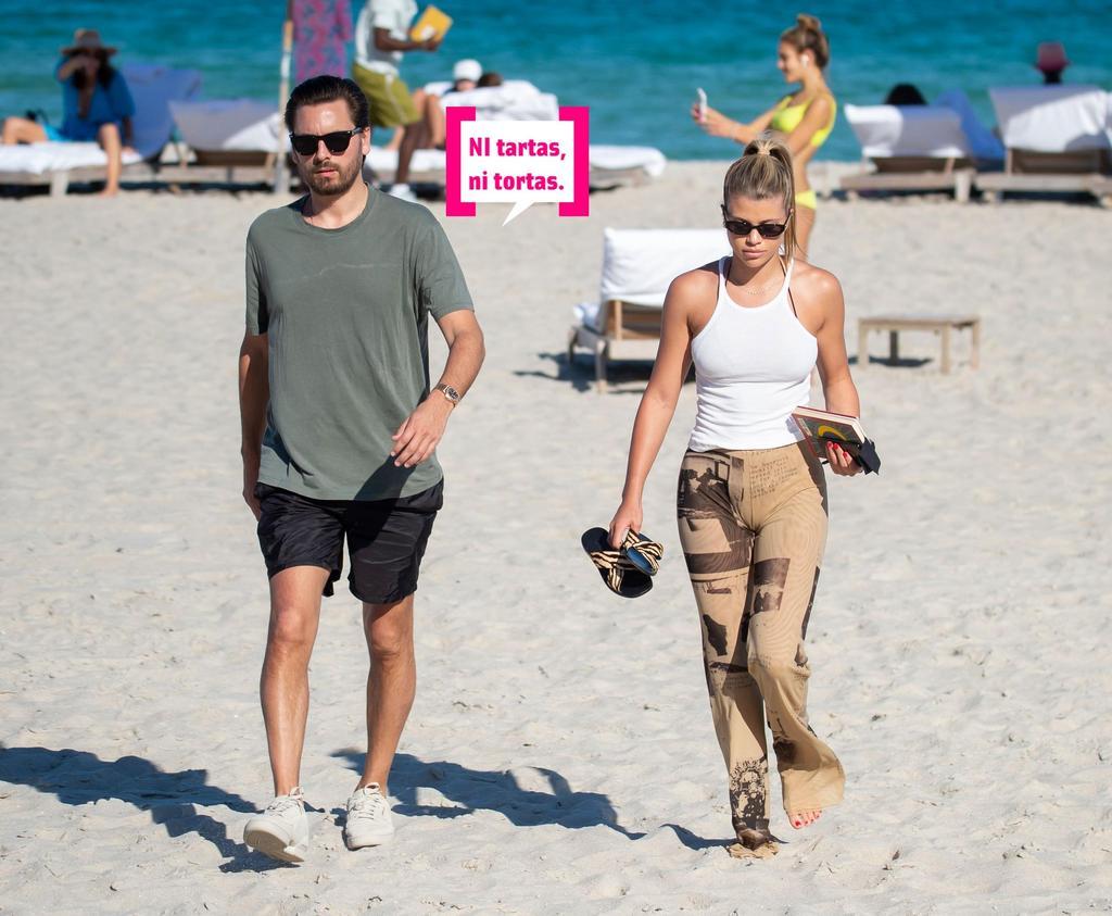 Scott Disick y Sofia Richie en la playa