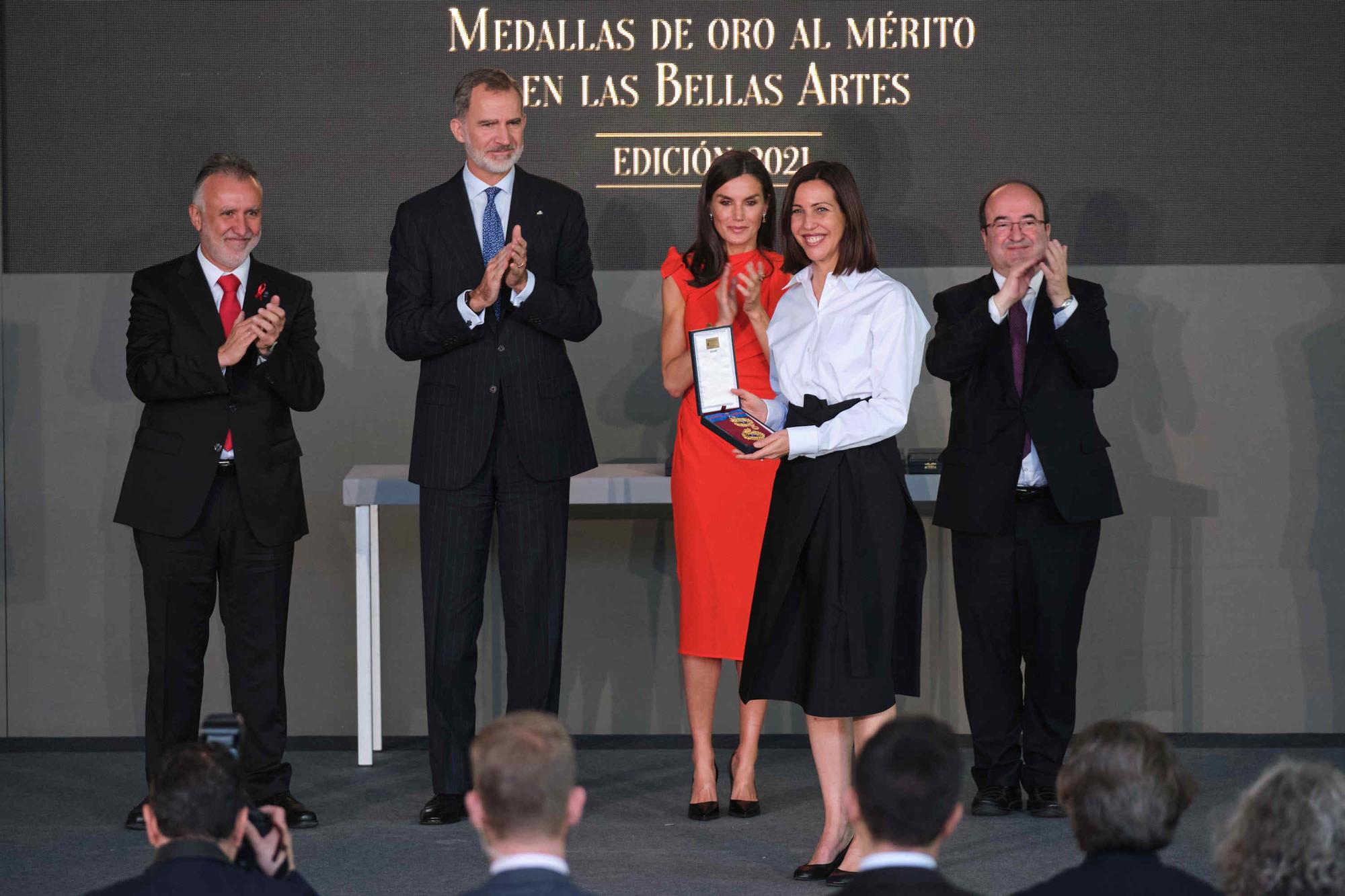 Los Reyes entregan en las Islas las Medallas de Oro al Mérito en las Bellas Artes a 32 personalidades de la cultura