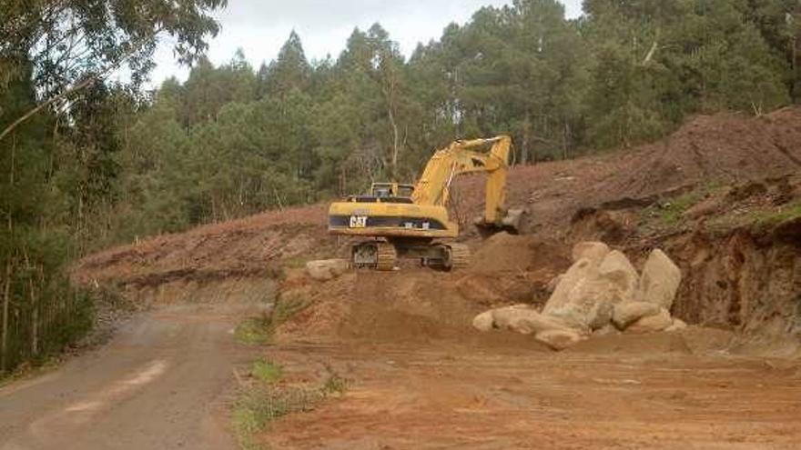 El vial de acceso ha sido ensanchado hasta los 17 metros. // N.Parga