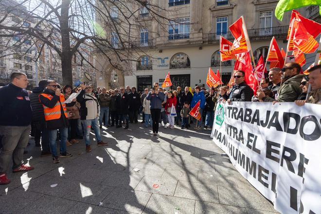 En imágenes I Protesta de los empleados de Mann Hummel en Zaragoza