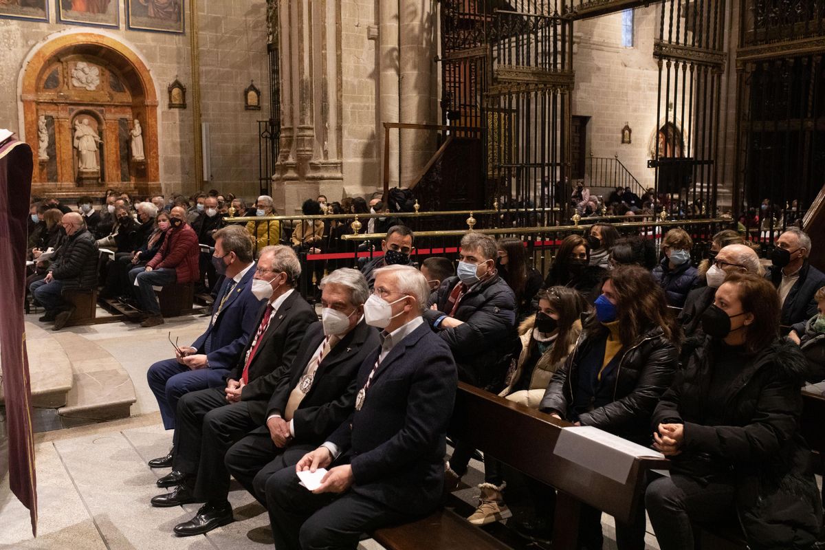 Cerca de 400 personas llenaron la seo zamorana para asistir al acto de la Cofradía del Silencio.