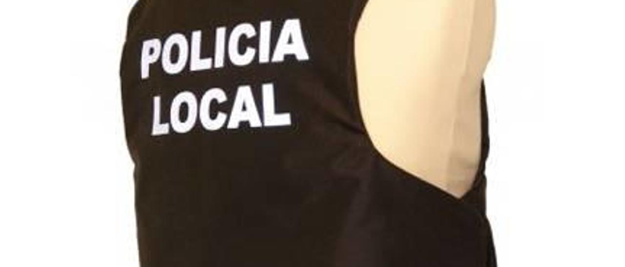 Torrent renovará los chalecos antibalas de la Policía tras la queja del PP