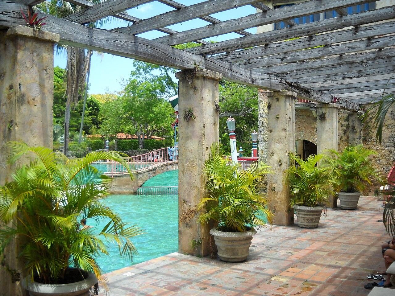Detalle de la Venetian Pool de Miami.