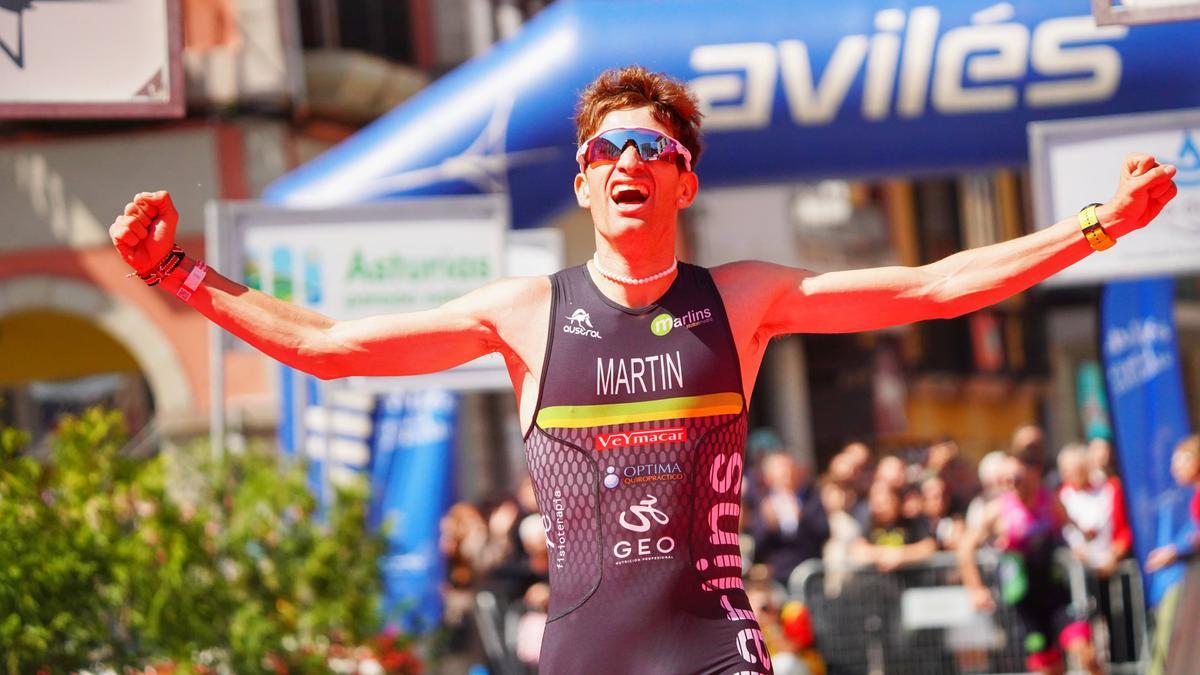 Javier Martín, entrando ganador del Campeonato de España de duatlón celebrado en Avilés