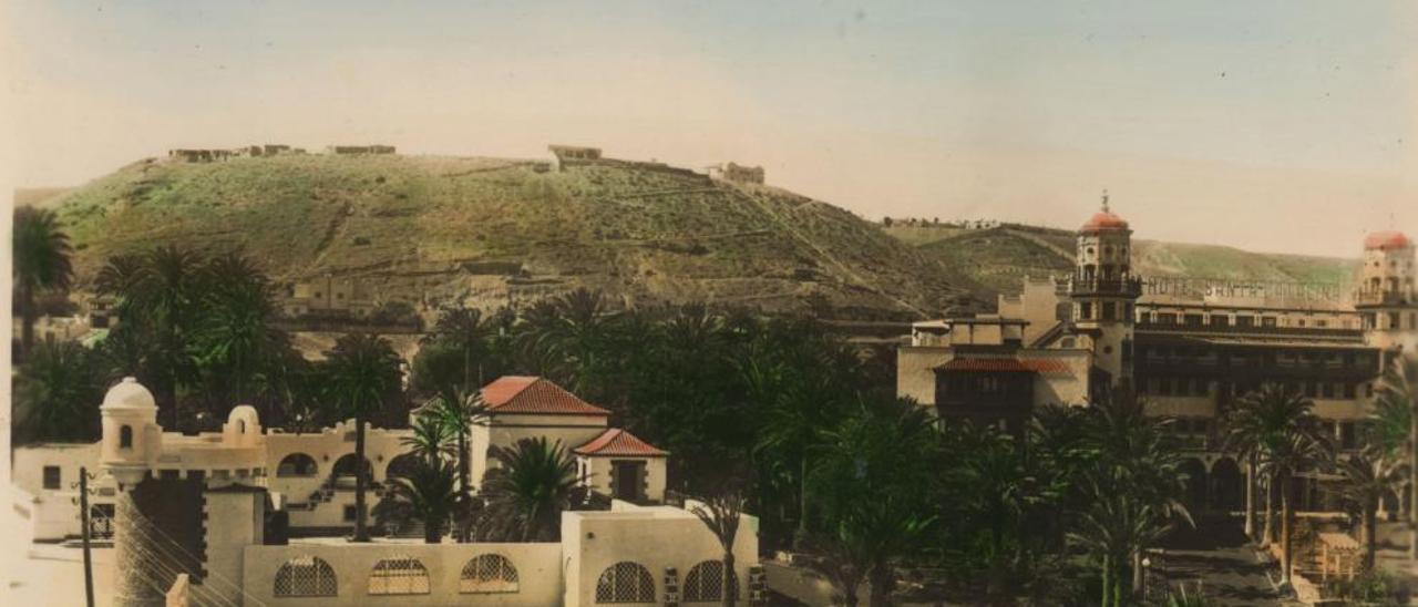 Imagen antigua del Pueblo Canario y el Hotel Santa Catalina.