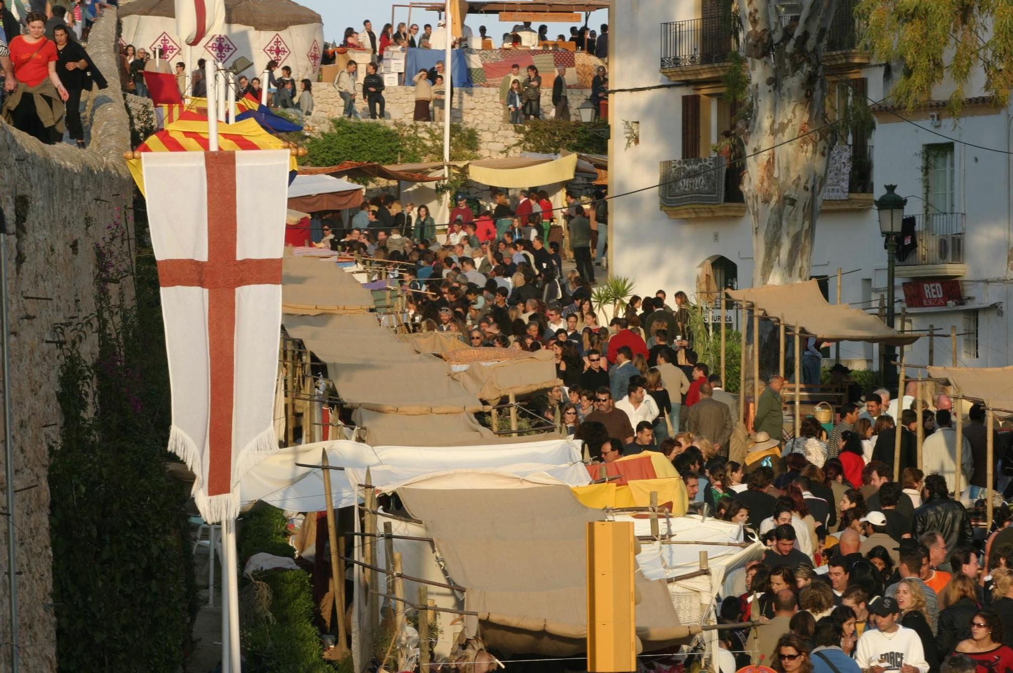 Edición de 2004 de la Feria Medieval de Ibiza.