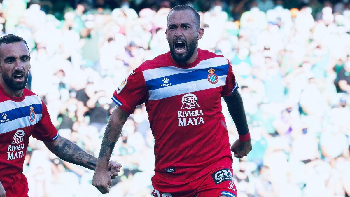 Aleix Vidal celebra su tanto frente al Betis