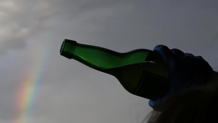 El zasca de una hostelera a un cliente que se quejó del escanciado: "Entraste en una sidrería, qué esperabas"