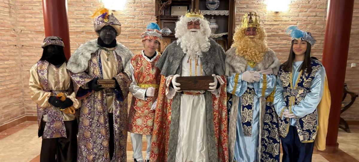 Melchor, Gaspar y Baltasar con sus pajes durante la estancia en Albeta. | SERVICIO ESPECIAL