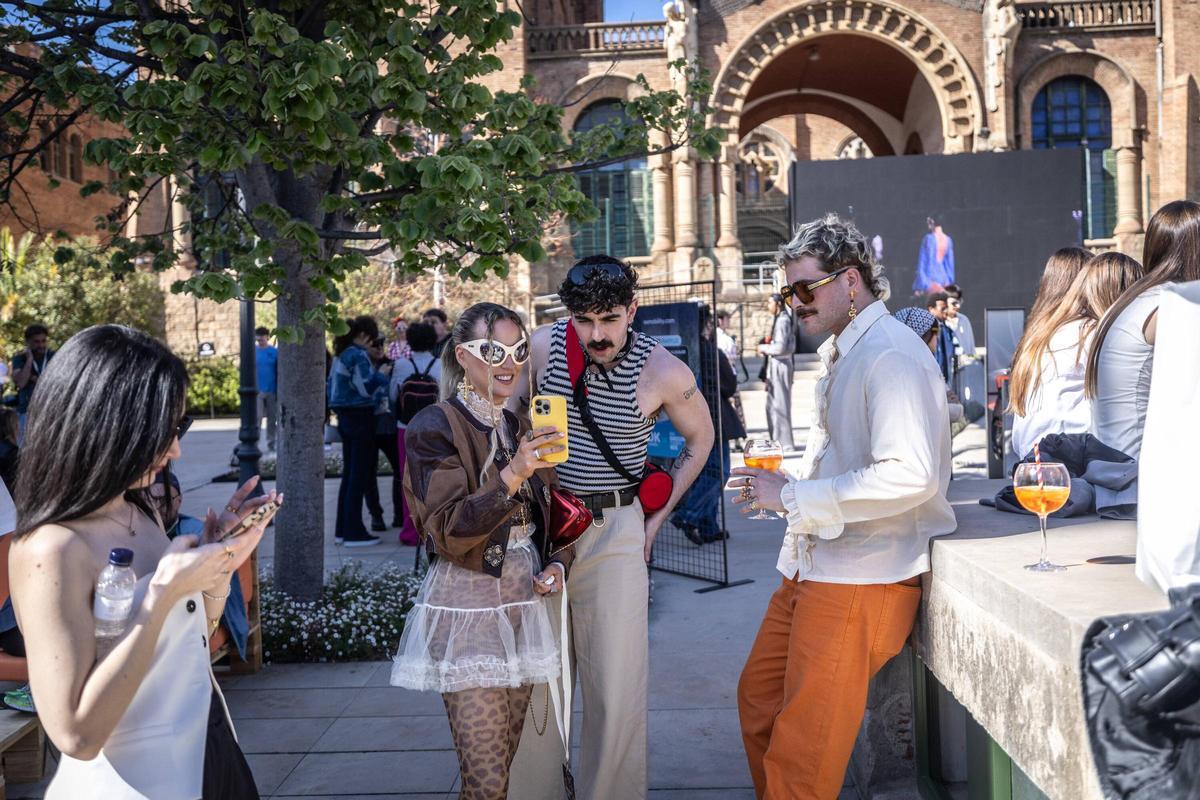 Ambiente en el Village del recinto modernista de Sant Pau durante la 33ª edición de 080 Barcelona Fashion, el pasado abril.